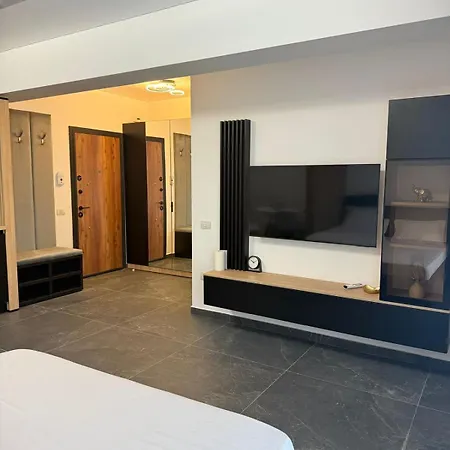 Luxury & Spacious - *